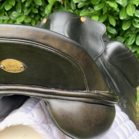 Image 23 of Fairfax 17.5” Original Monoflap Dressage saddle
