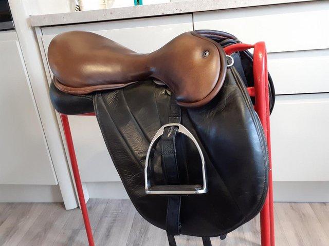 Preview of the first image of WOW saddle with stirrups and a choice of head plate..
