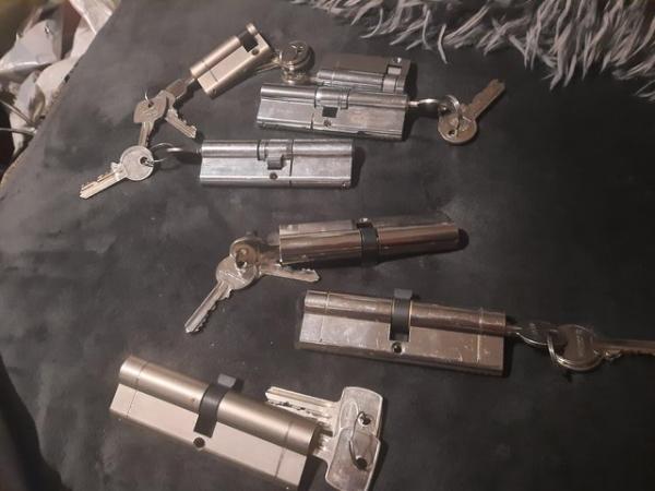 Image 3 of Bundle door locks With keys