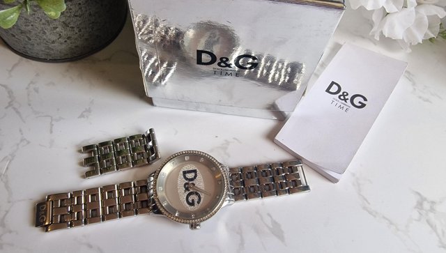 Image 2 of Dolce & Gabbana stainless watch steel crystal details