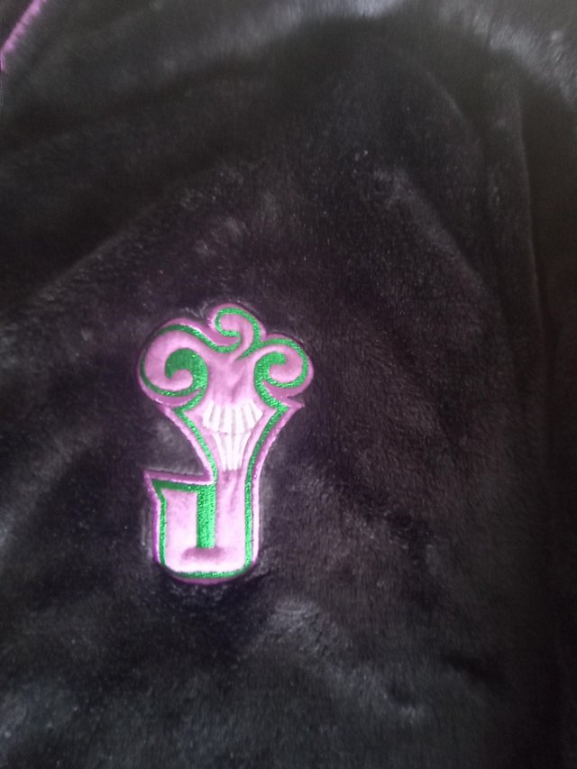 Preview of the first image of The Joker men's dressing gown size M.