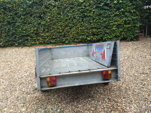 Small galvanised car trailer — photo 3 of 3