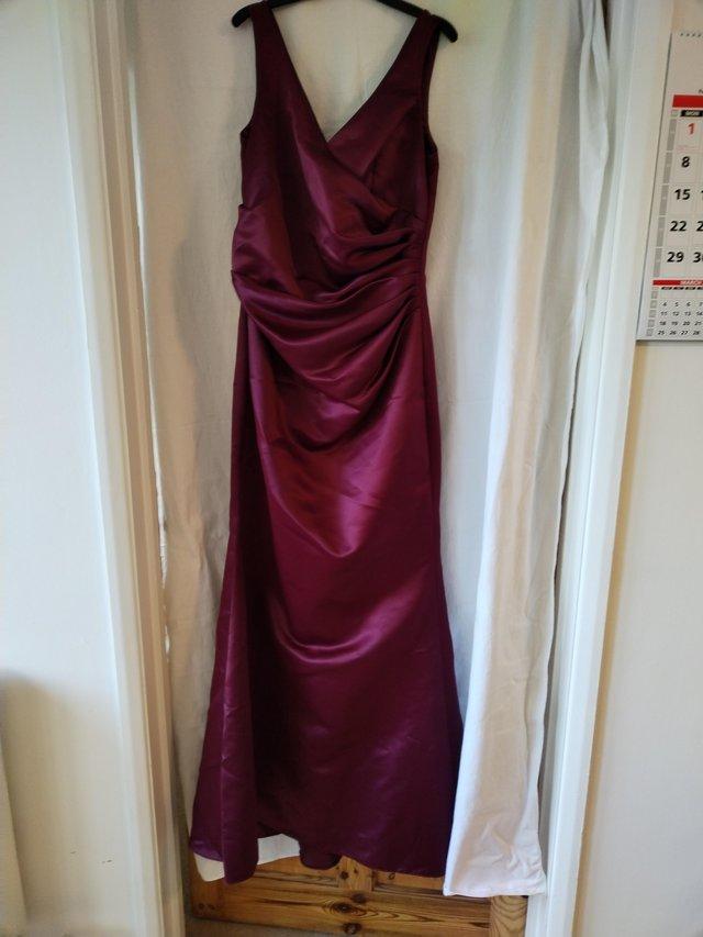 Preview of the first image of Deep burgundy sleevless dress.