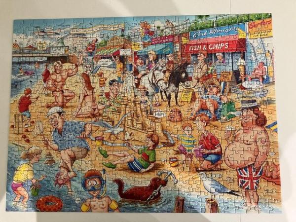 Image 3 of Ravensburger 2 x 500 piece jigsaws titled On Holiday.