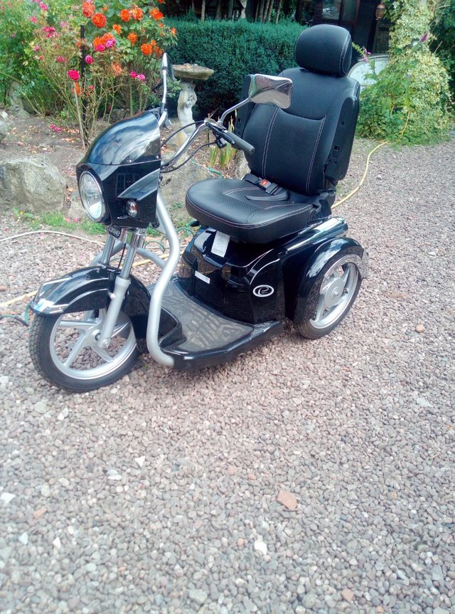 Preview of the first image of TOP OF THE RANGE EASY RIDER MOBILITY SCOOTER AS NEW.