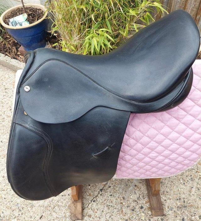 Preview of the first image of Black Country 17 1/2 in GP saddle.