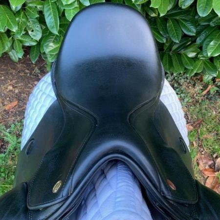 Image 11 of Kent & Masters 17 inch S-Series High Wither Dressage saddle