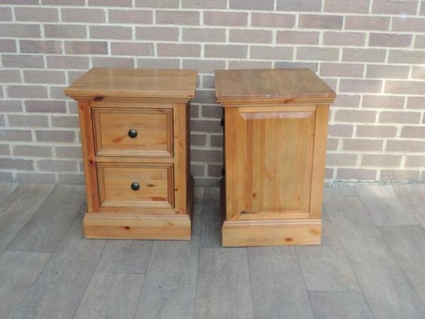 Image 6 of Pair of Country Pine Bedside Tables (UK Delivery)