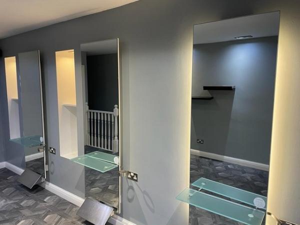 Image 1 of Large mirrors, ideal for hairdressers