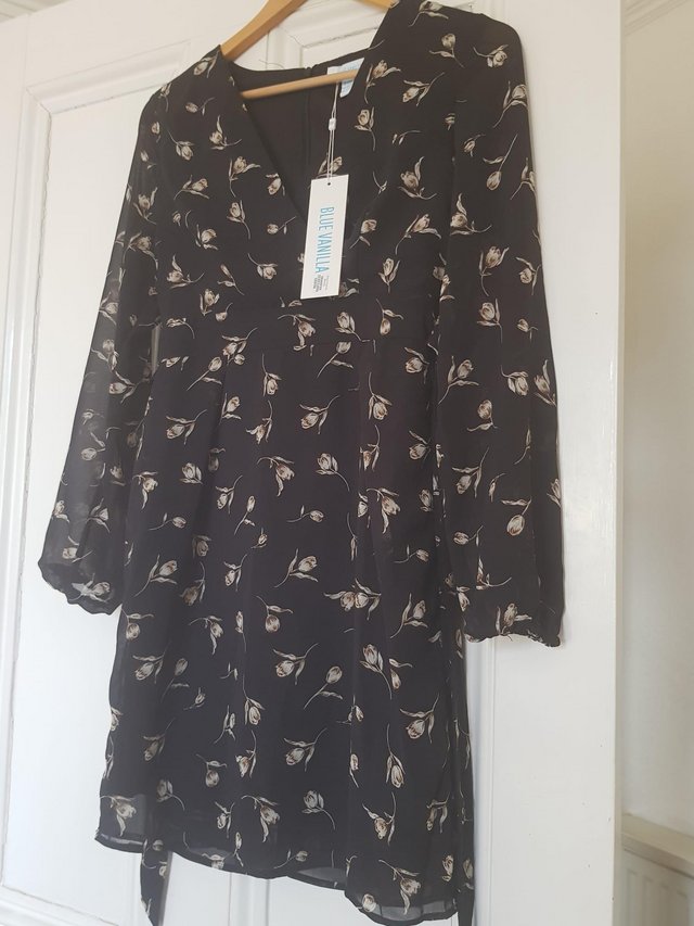 Preview of the first image of Black Floral Long Sleeved Dress, Size 8 - New with tags.