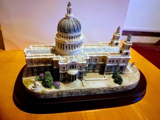 Preview of the first image of St. Paul's. cathedral collectable heritage model.