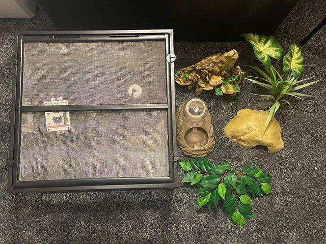 Preview of the first image of Complete Exo-Terra Terrarium Setup (e.g. leopard gecko).