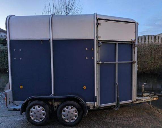 Image 2 of Ifor Williams HB505R Horse Trailer