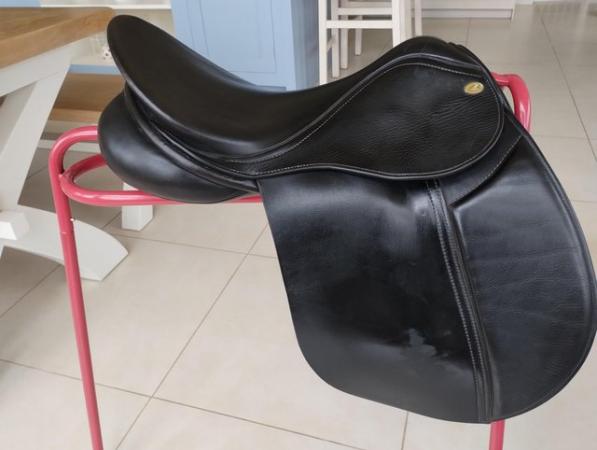 Image 1 of IV Horse black English leather Show Saddle