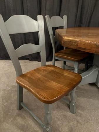 Image 2 of Beautiful solid wood table and 4 chairs