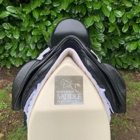 Image 7 of Kent & Masters 17.5 S-Series Dressage  Surface Block saddle