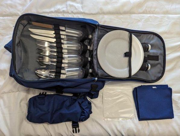 Image 2 of Picnic Set In A Rucksack By Trespass