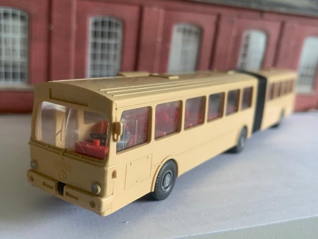 Preview of the first image of SCALE MODEL IMPORTED GERMAN MERCEDES BENDYBUS.
