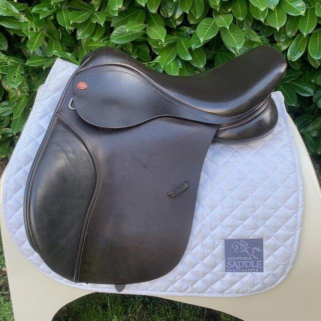Preview of the first image of Kent & Masters 17.5 inch Cob saddle.