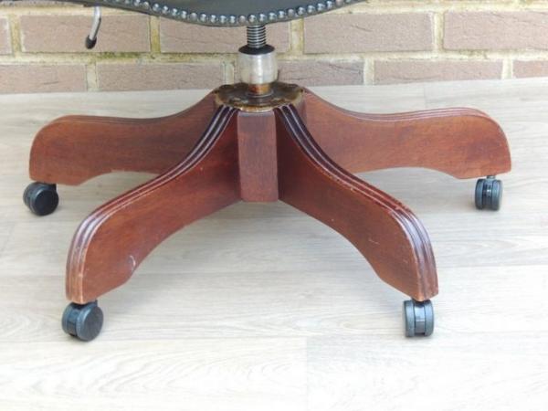 Image 14 of Wade Chesterfield Directors Chair (UK Delivery)