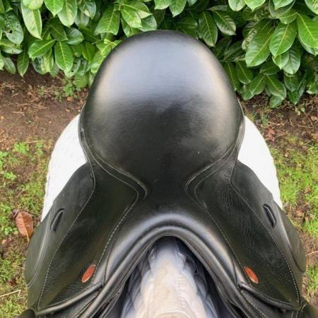 Image 4 of Kent And Masters 17 inch s series compact saddle