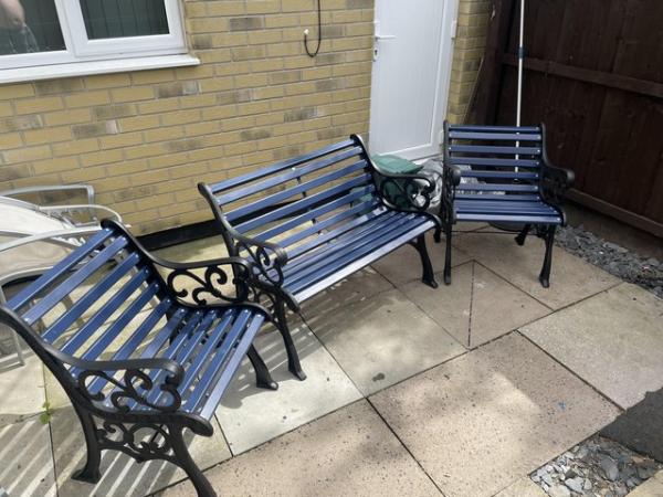 Image 1 of Refurbished garden bench, two chairs and a table