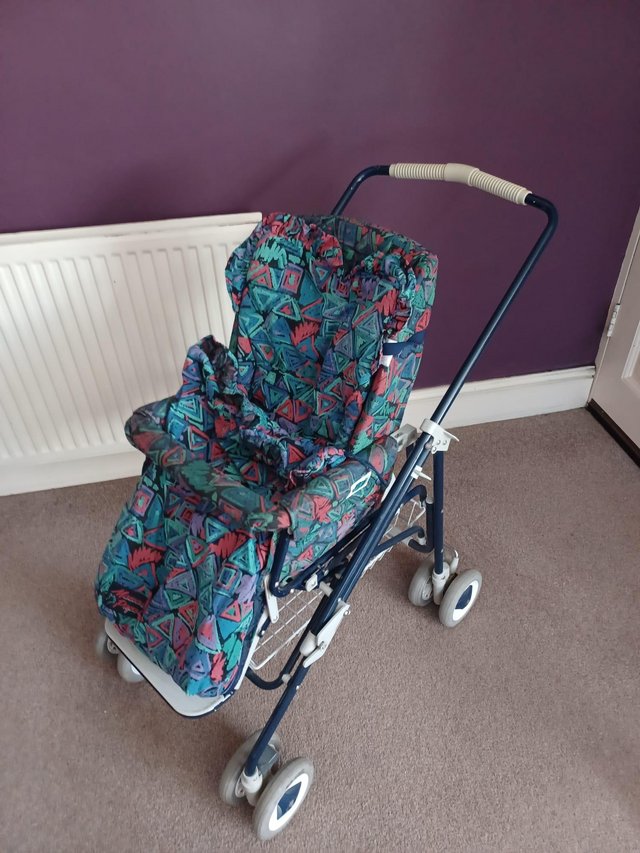 Preview of the first image of Vintage Mama's and Papa's pram/pushchair combination.