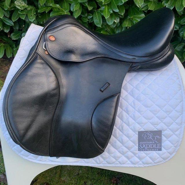 Preview of the first image of Kent & Masters 17.5” S-Series Compact saddle.