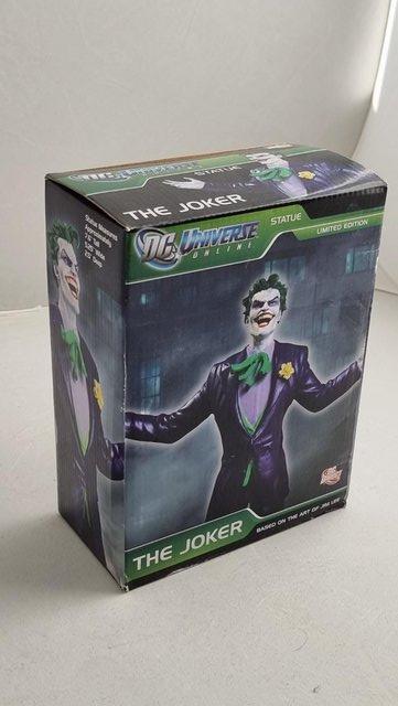Preview of the first image of Limited Edition JOKER STATUE - 1127 out of 5000.