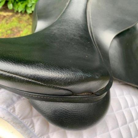Image 14 of Thorowgood T6 18 inch dressage saddle