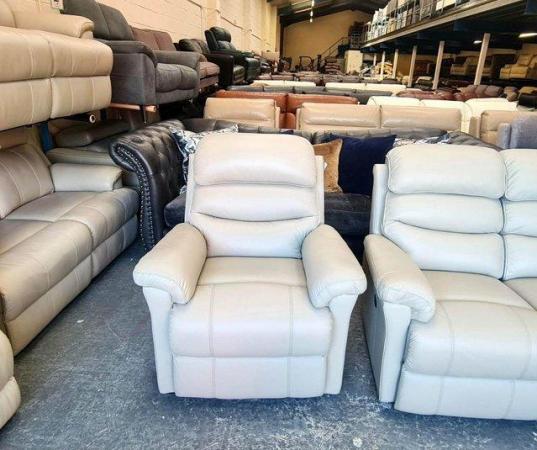 Image 3 of La-z-boy Tulsa grey leather 2 seater sofa and 2 armchairs
