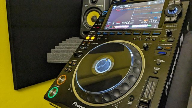 Image 2 of WANTED: Pioneer CDJ 2000 Nexus NXS2 & DJM DJ