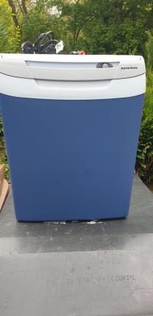 Image 2 of Rocktrail portable cooler 12 v 240 v