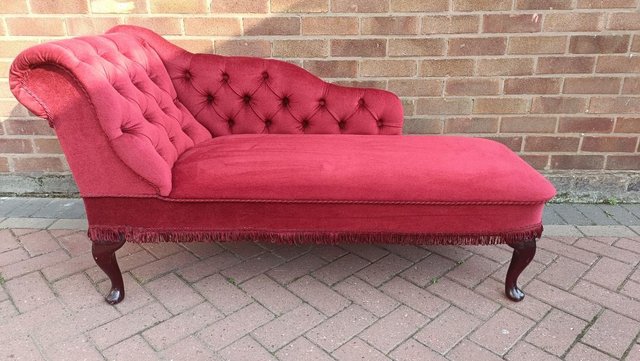 Image 2 of Traditional Style Chaise Longue