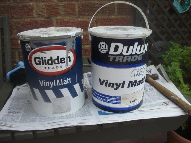 Preview of the first image of EMULSION PAINT(DULUX AND GLIDDEN) GREY.
