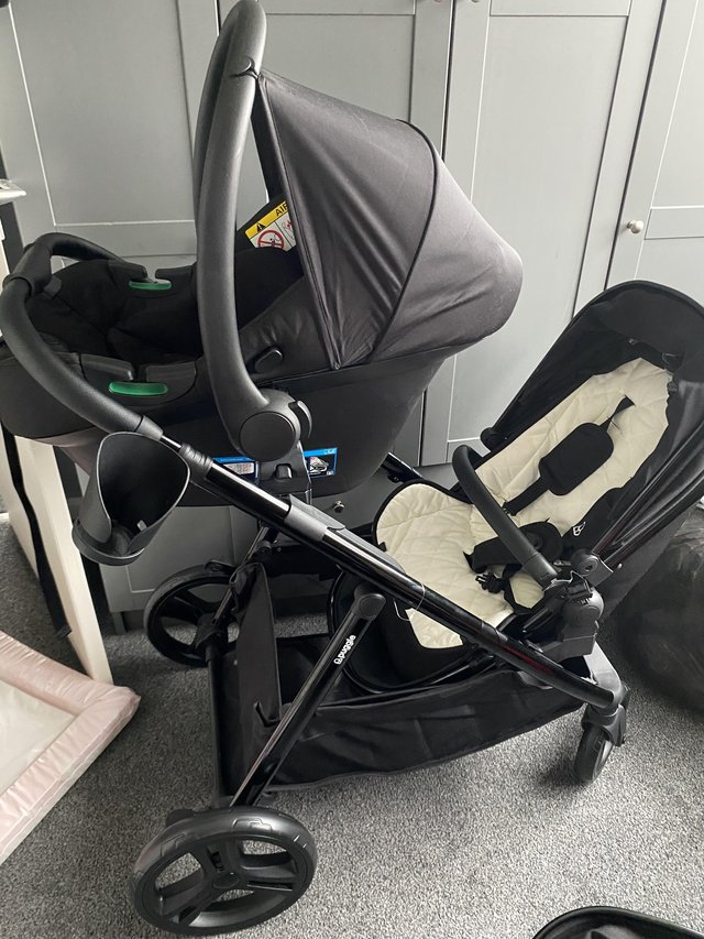 Preview of the first image of Puggle Memphis double or single pram.