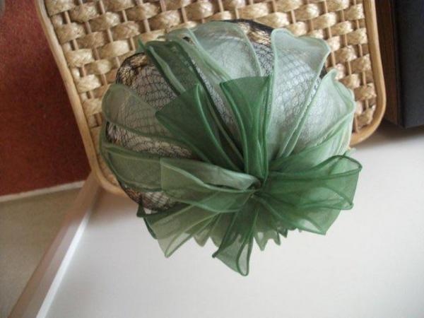 Image 2 of LACE/NET VINTAGE STYLE HAT (green)