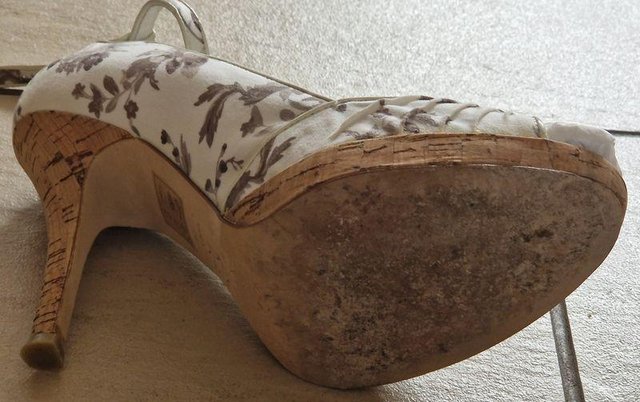Image 2 of Karen Millen Size 38 heeled white/grey floral shoes