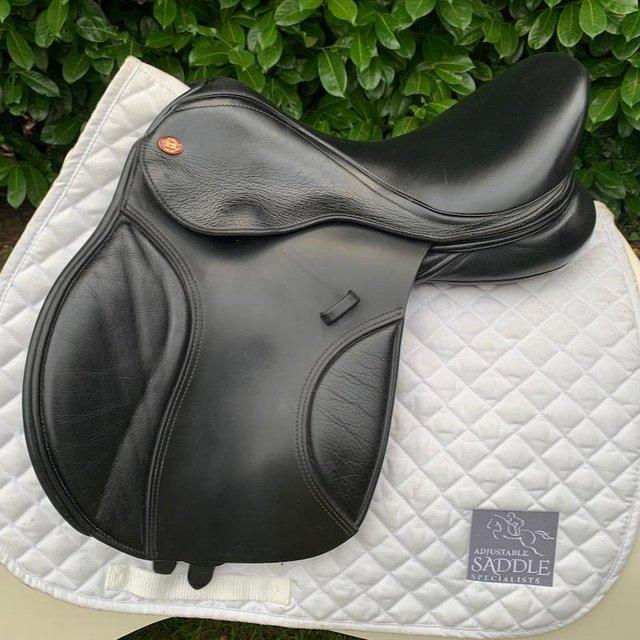 Preview of the first image of Kent & Masters 16.5” S-Series High Wither Compact Saddle.