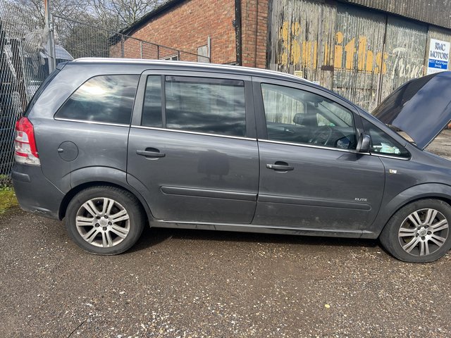 Preview of the first image of Spares or repairs Vauxhall zafira elite.