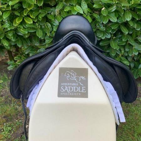 Image 5 of Kent & Masters 17 inch  S-Series High Wither Dressage Saddle