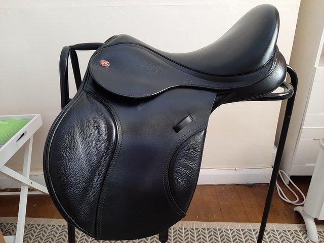 Preview of the first image of Kent &Masters compact gp saddle.
