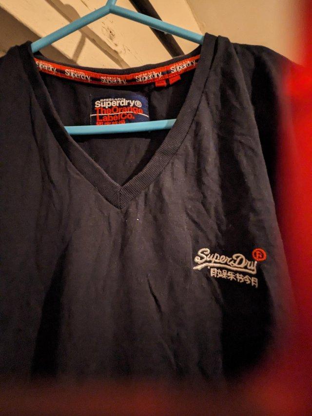 Preview of the first image of Men's size XL superdry t shirt in very good condition.
