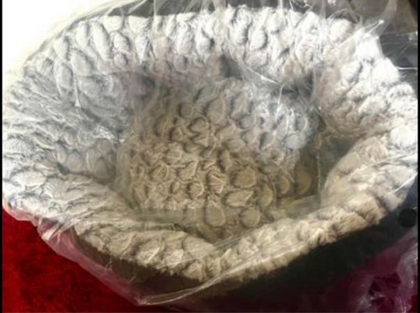 Image 3 of Grey Med/large Cat basket with fur lining
