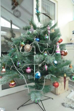 Image 3 of Attractive 5ft artificial Christmas tree