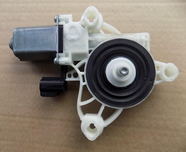 Preview of the first image of GENUINE FORD FOCUS ELECTRIC WINDOW MOTOR.
