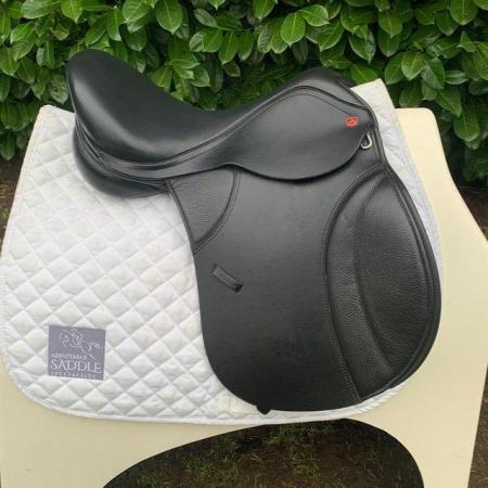 Image 7 of Thorowgood T8 17 inch Low Wither GP Saddle (S2980)
