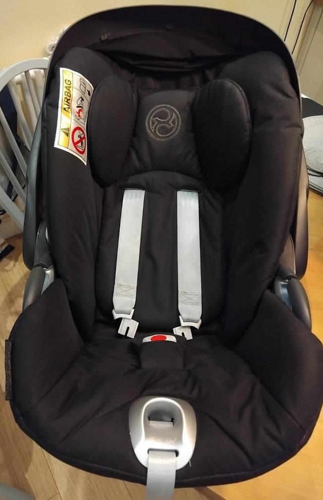 Preview of the first image of Cybex Cloud z i car seat with compatible base.