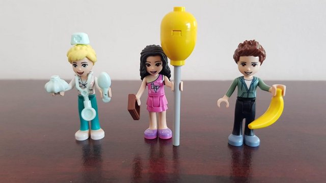 Image 3 of Lego Friends Heartlake City Hospital set 41394