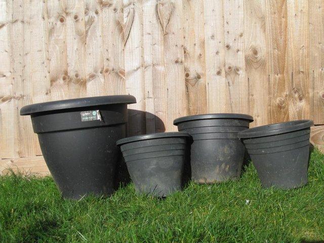 Preview of the first image of Assortment of black plastic pots.